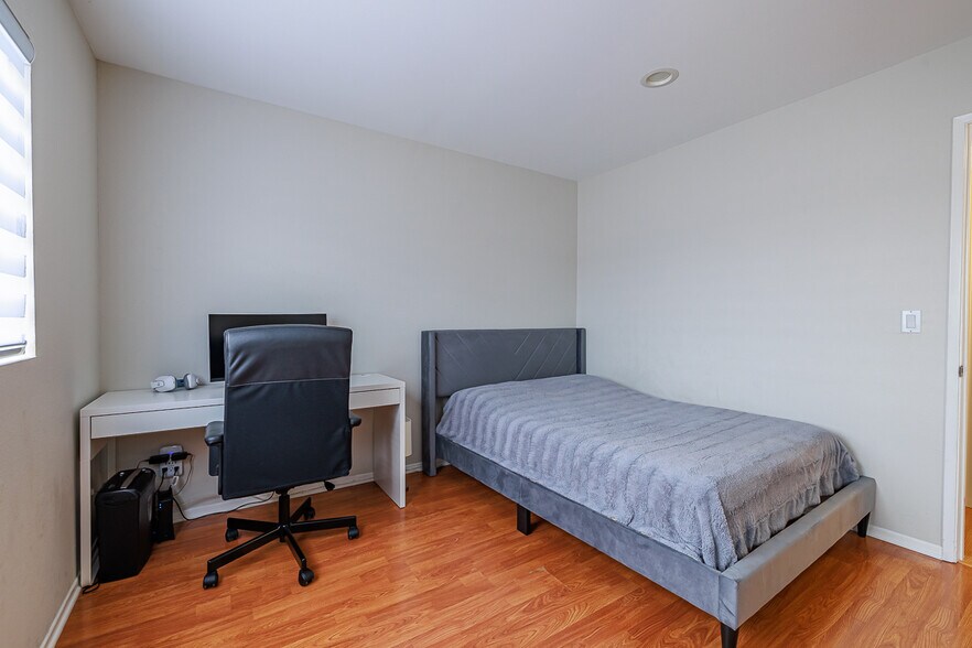 More Photos Of 904 E Lomita Ave, Glendale Apartments For Sale