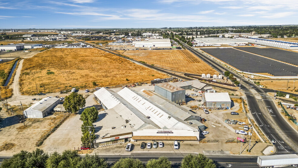 Primary Photo Of 800 S Pine St, Madera Freestanding For Lease