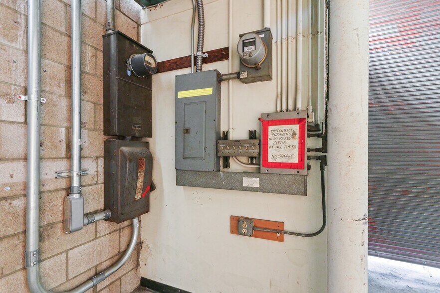 More Photos Of 1410-1412 Elwood St, Los Angeles Warehouse For Sale