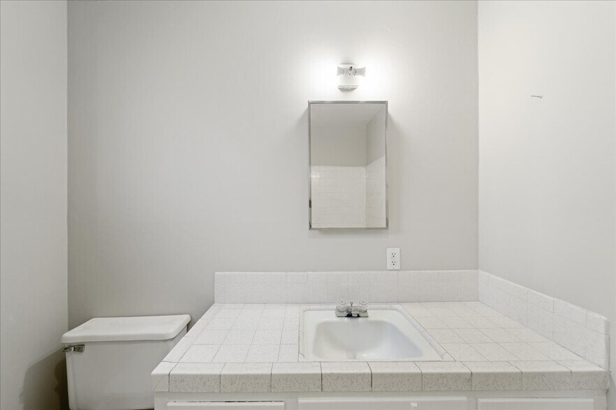 More Photos Of 171 N Hemet St, Hemet Apartments For Sale