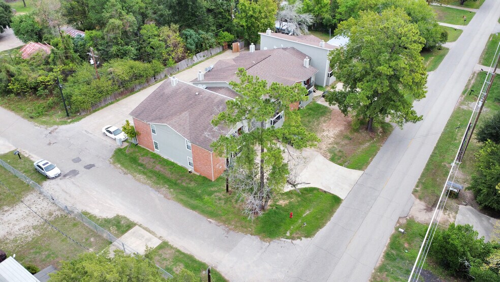 More Photos Of 214 Longstreet Rd, Willis Apartments For Sale