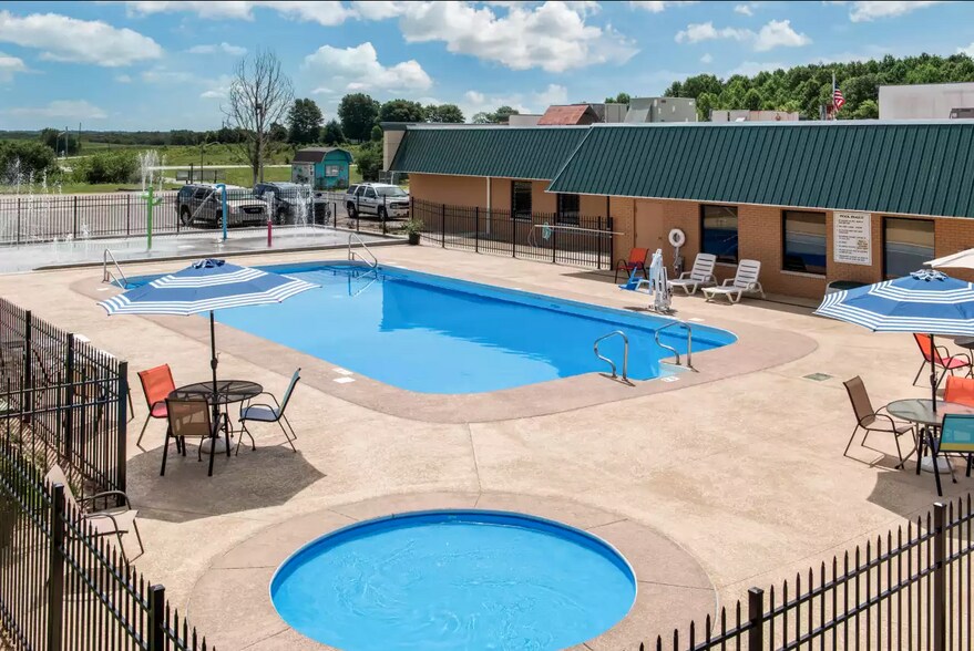 More Photos Of 406 E 22nd St, Huntingburg Hotel For Sale