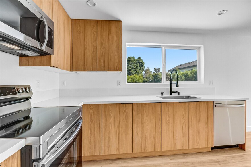 More Photos Of 7322 Newcastle Ave, Reseda Apartments For Sale