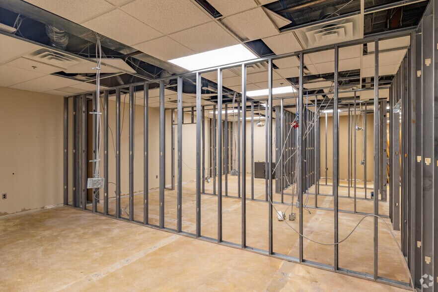 More Photos Of 80 Cottontail Ln, Somerset Office For Lease