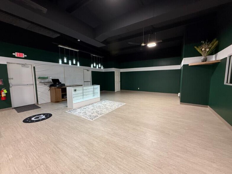 More Photos Of 794 E Main St, Tupelo Showroom For Sale