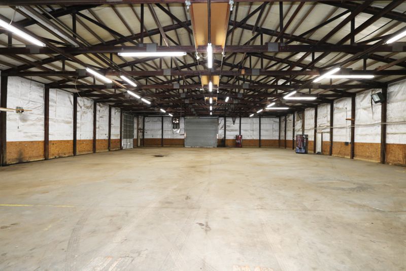 More Photos Of 524 Chucks Dr, Duncan Warehouse For Lease