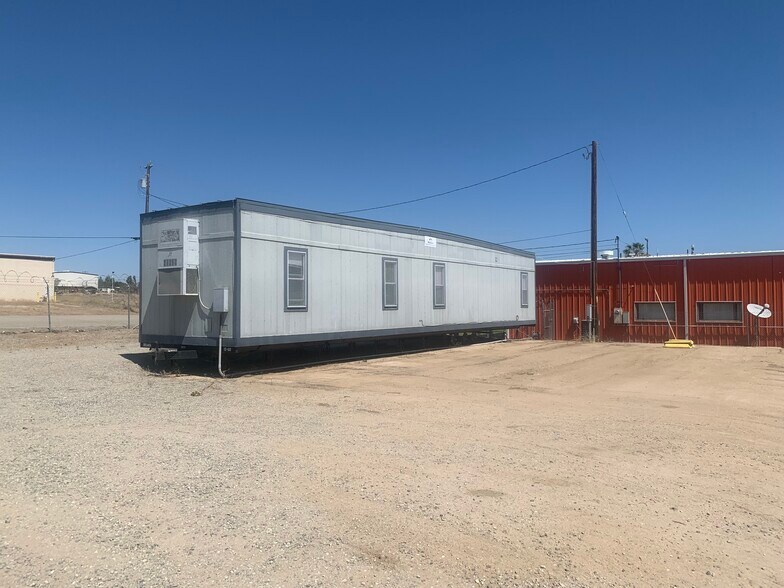 More Photos Of 330 Industrial Way, Taft Warehouse For Lease