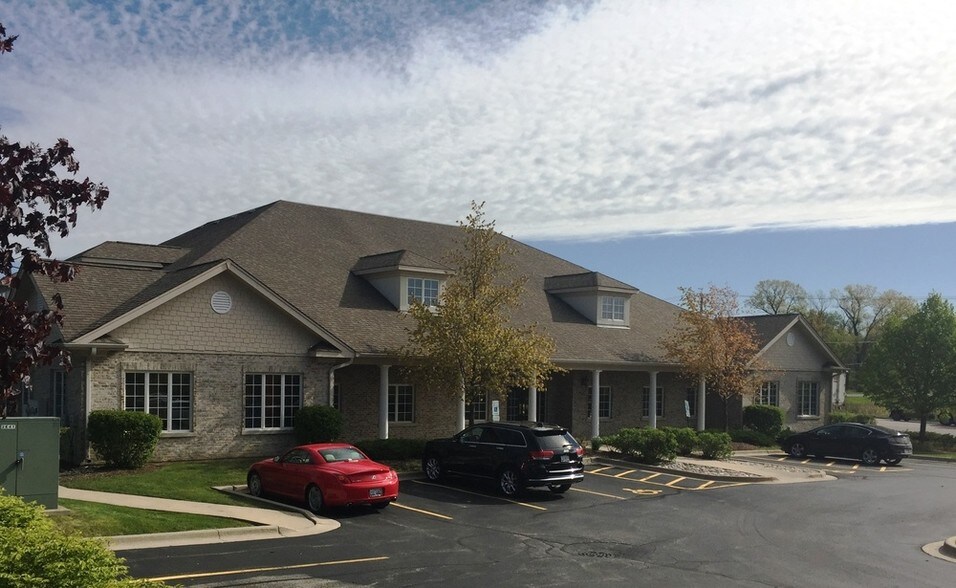 More Photos Of 3 Executive Ct, South Barrington Medical For Lease
