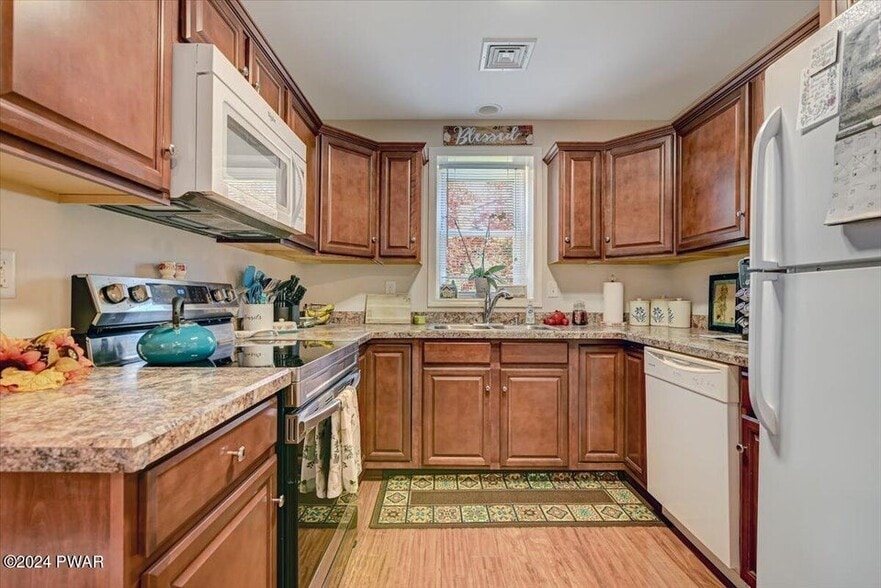 More Photos Of 186 Ledgedale Rd, Lake Ariel Apartments For Sale
