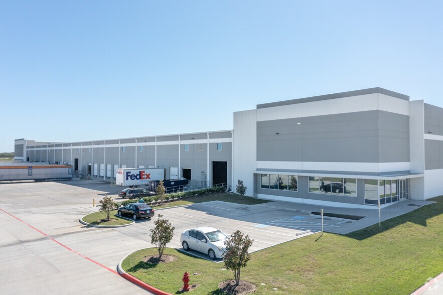More Photos Of 2700 East Fwy, Baytown Unknown For Lease