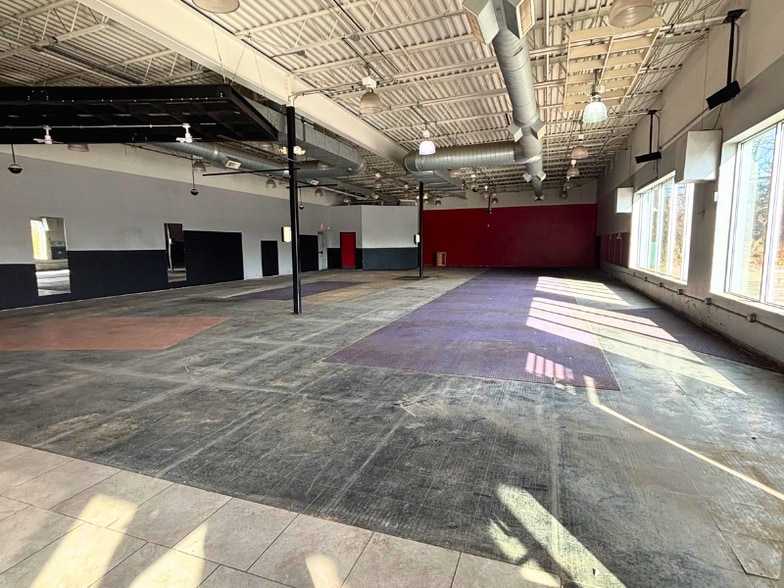 More Photos Of 18230 Grand River Ave, Detroit General Retail For Lease
