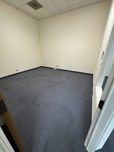 More Photos Of 1080 Broadway, Millbrae General Retail For Lease