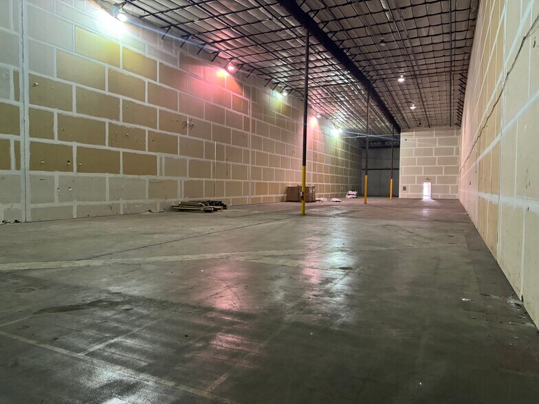 More Photos Of 15508 Bratton Ln, Austin Warehouse For Lease