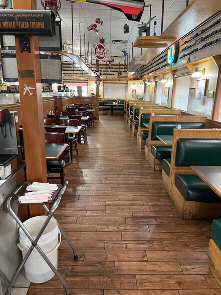 More Photos Of 4070 Southwest Blvd, Tulsa Restaurant For Sale