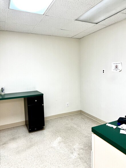 More Photos Of 116 Broadway, Amityville Office For Lease