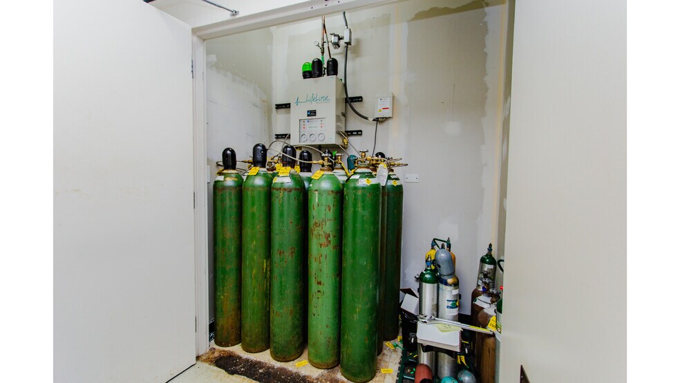 More Photos Of 815 Howard St, Evanston Medical For Sale