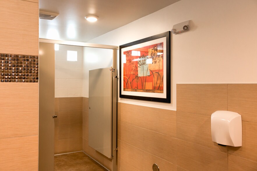 More Photos Of 220 S Church St, Lodi Freestanding For Lease