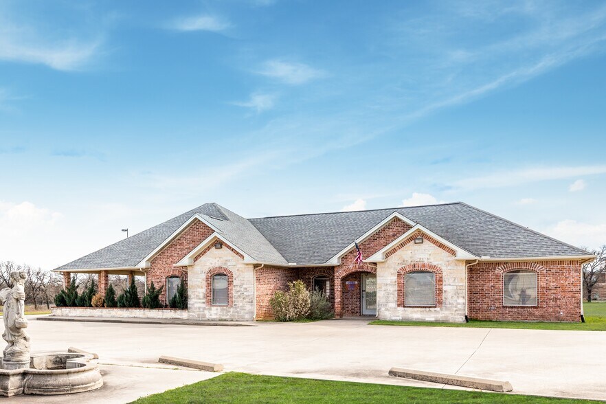 Primary Photo Of 401 Center Court Dr, Bridgeport Medical For Lease
