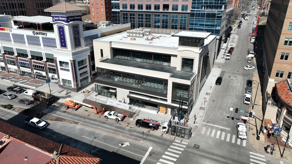 More Photos Of 604 W 47th St, Kansas City General Retail For Lease