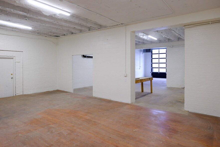 More Photos Of 408 W Main St, Benton Harbor Freestanding For Lease