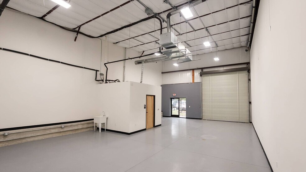 More Photos Of 7601 S Congress Ave, Austin Warehouse For Lease