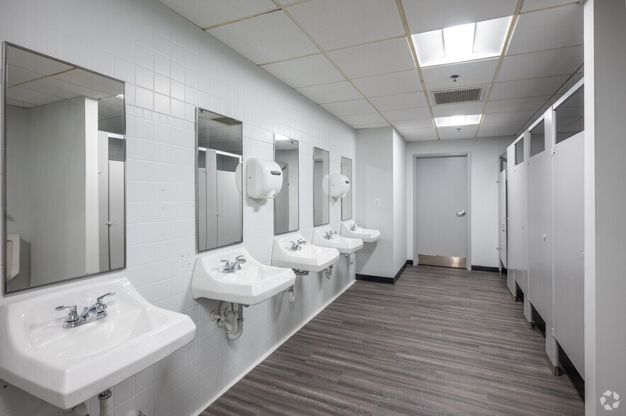 More Photos Of 60 Maple St, Mansfield Distribution For Lease