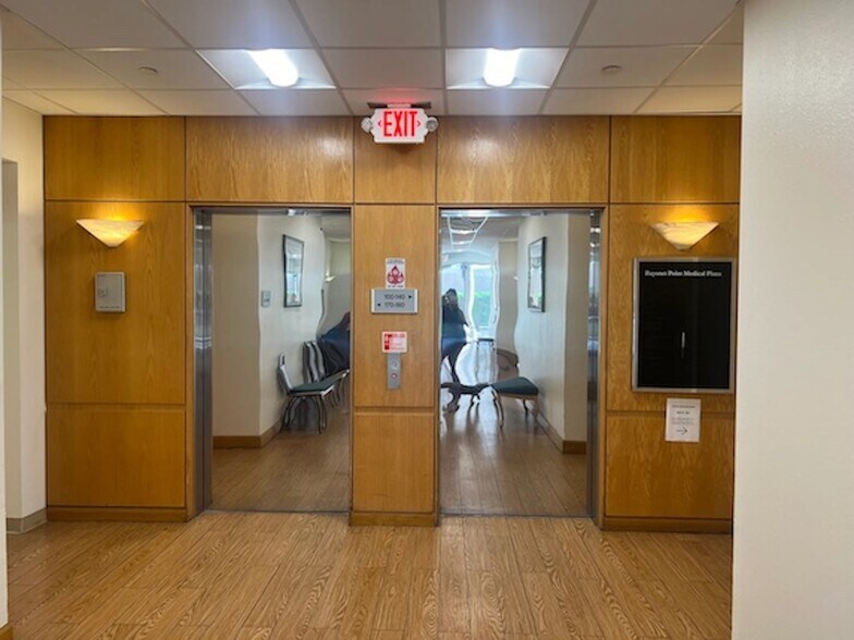 More Photos Of 14100 Fivay Rd, Hudson Medical For Lease