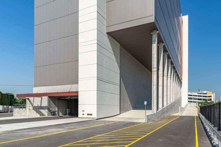 More Photos Of 2890 Review Ave, Long Island City Warehouse For Lease
