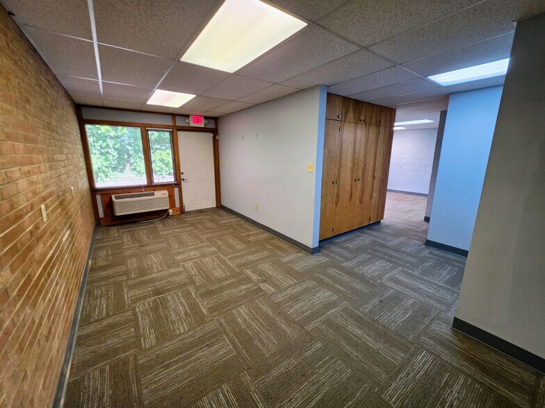 More Photos Of 1848-1850 W Galbraith Rd, Cincinnati Office For Sale
