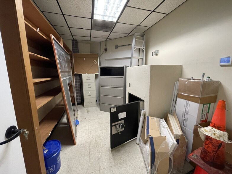 More Photos Of 6701 Davis Hwy, Pensacola Bank For Sale