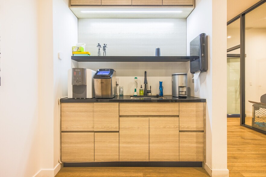 More Photos Of 2300 S Broadway, Los Angeles Manufacturing For Sale