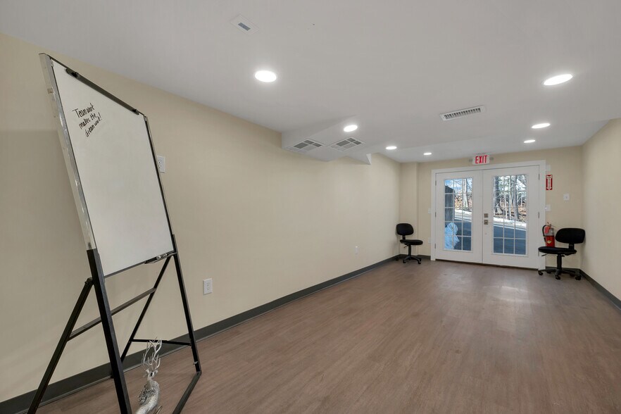 More Photos Of 252 Daniel Webster Hwy, Meredith Office For Sale