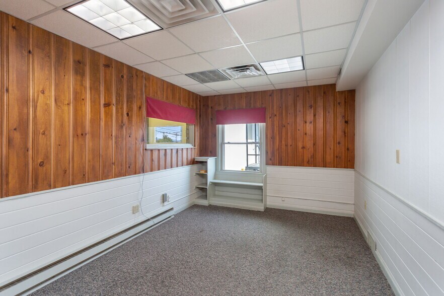 More Photos Of 13963 Timber Way, Timberville Office For Lease