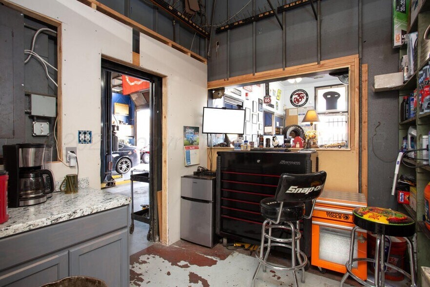 More Photos Of 1601 S Washington St, Amarillo General Retail For Sale