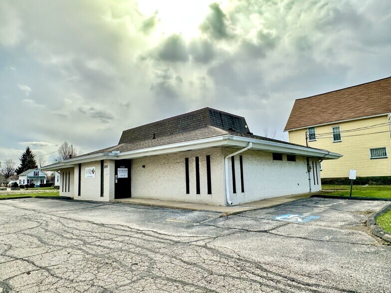 Primary Photo Of 305 W 20th St, Lorain Office For Sale