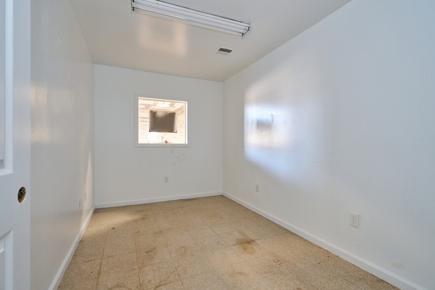 More Photos Of 1200 W El Segundo Blvd, Gardena Manufacturing For Sale