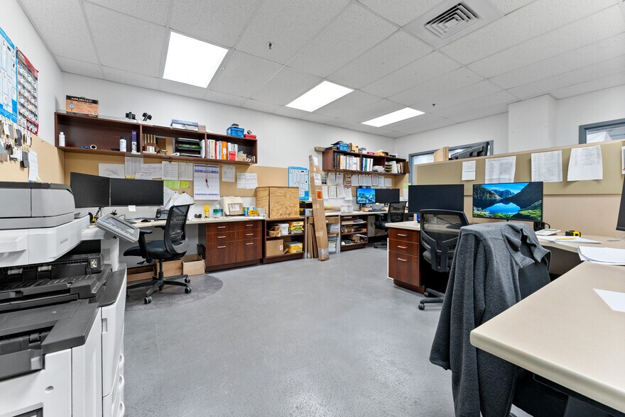 More Photos Of 115 Industrial Dr, Northampton Warehouse For Sale
