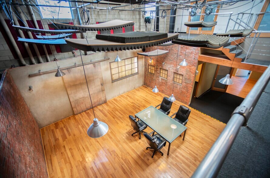 More Photos Of 8950-8956 Ellis Ave, Los Angeles Showroom For Lease