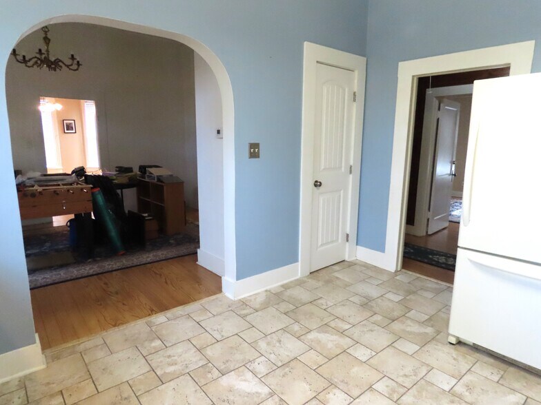 More Photos Of 1923 S Beckham Ave, Tyler Office Residential For Lease