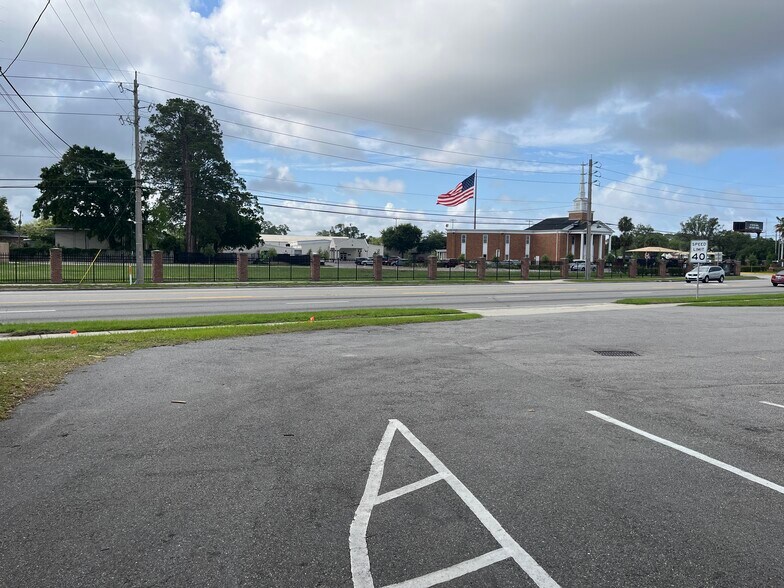 More Photos Of 5585 University Blvd W, Jacksonville Storefront Retail Office For Sale