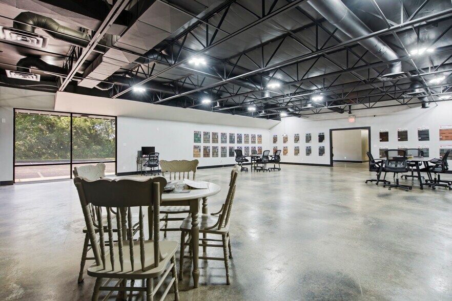 More Photos Of 5601 S Campbell Ave, Springfield General Retail For Sale