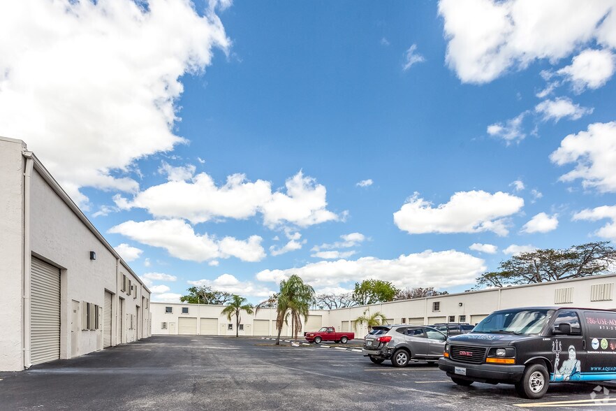 More Photos Of 13879-13981 SW 140th St, Miami Warehouse For Lease