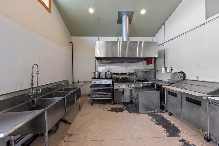 More Photos Of 606 W Byers Ave, Hot Sulphur Springs Flex For Sale