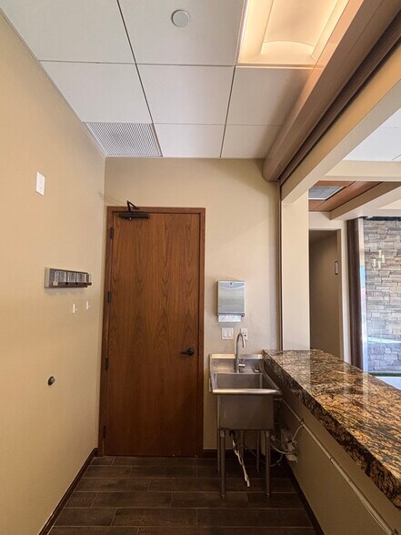 More Photos Of 39810 Portola Ave, Palm Desert Unknown For Lease