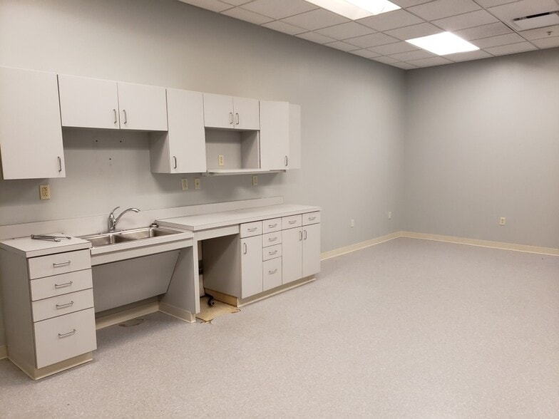 More Photos Of 3131 Spring Grove Ave, Cincinnati Warehouse For Lease