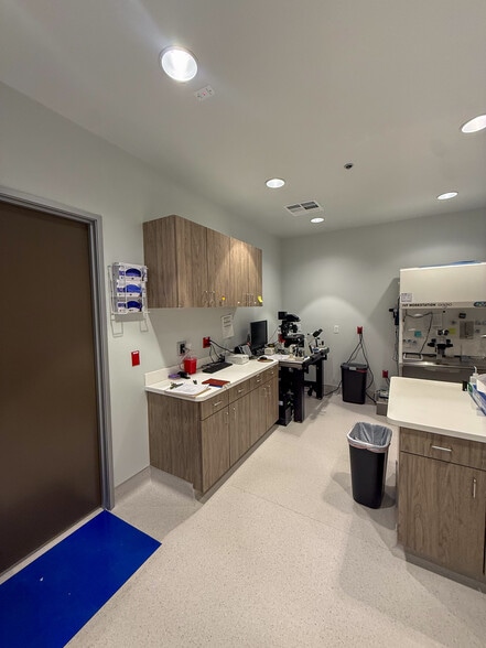 More Photos Of 2950 W Horizon Ridge Pky, Henderson Office For Sale