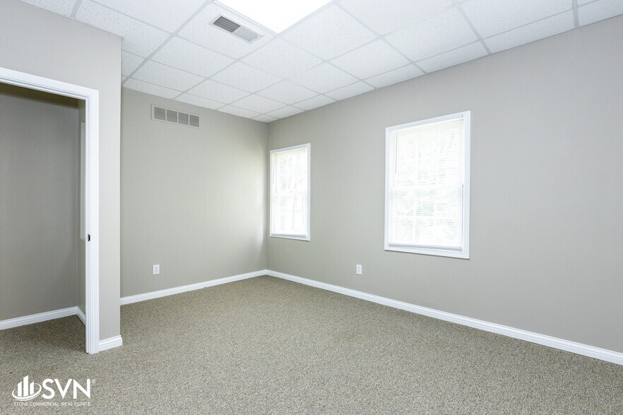 More Photos Of 513 Darby Creek Rd, Lexington Office For Sale
