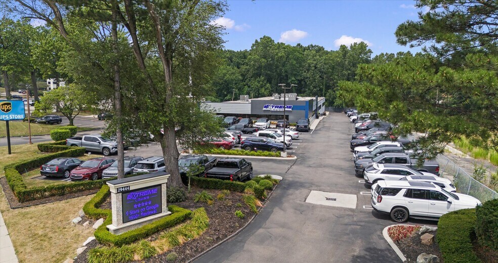 More Photos Of 29444 Northwestern Hwy, Southfield Office For Sale