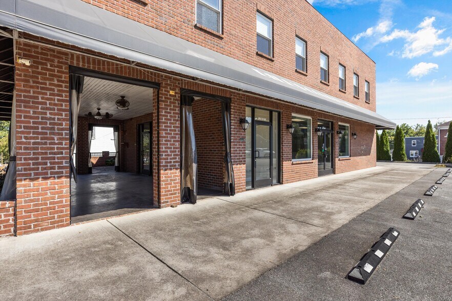 More Photos Of 700 Grove St, Loudon Office For Sale