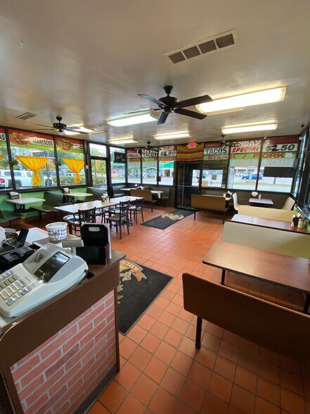 More Photos Of 930 W Illinois Ave, Aurora Freestanding For Sale